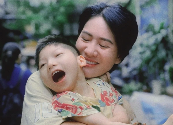 Nữ diễn viên Việt đăng ảnh con gái 14 tuổi, gần 2 nghìn người xúc động, khen phi thường