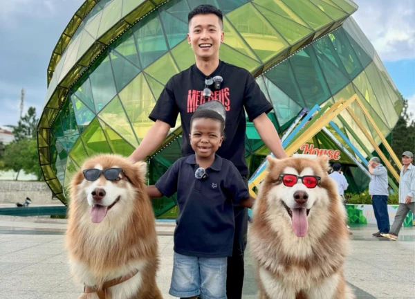 Xôn xao Quang Linh Vlogs được fan tặng lô đất 140m2, phản ứng của nam Youtuber gây chú ý