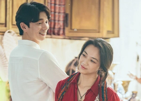 Gong Yoo tái xuất, làm chồng Thang Duy trong "Wonderland"
