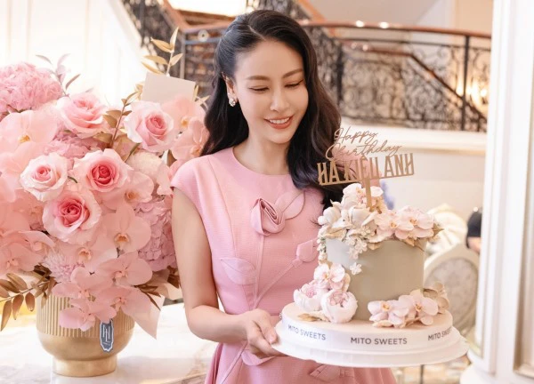 Hoa hậu Hà Kiều Anh: "Mẹ 3 con" trẻ trung, gợi cảm tuổi 48