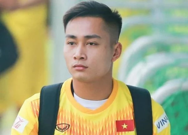 Từng định nghỉ đá bóng vì bị chửi là "tội đồ", cựu tiền đạo U23 Việt Nam vượt bão dư luận sáng cửa trở lại đội tuyển