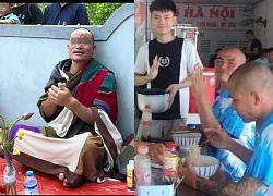 The image of Guardian Kim Cang following Thich Minh Tue "down the shirt" to eat beef noodle soup?