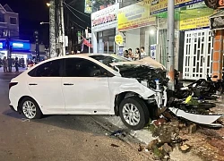 A female driver drove a car into a series of motorbikes in Vung Tau, mother and child did not survive