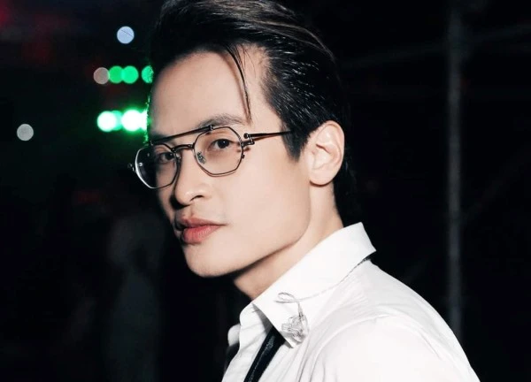 Hà Anh Tuấn bị tụt huyết áp, suýt ngất trên sóng trực tiếp: Hiện ra sao?