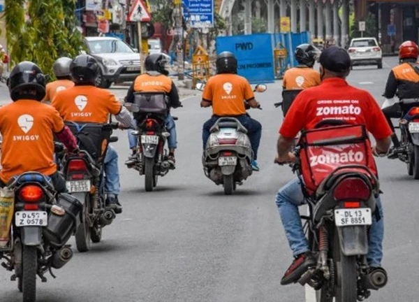 Ứng dụng giao hàng 10 phút đe dọa nguồn thu thị trường tạp hóa Ấn Độ