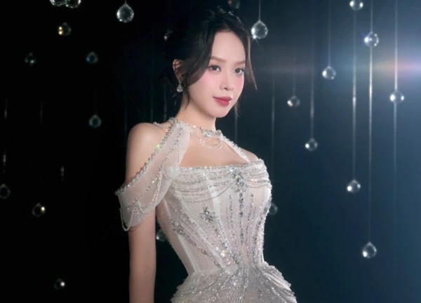 Hoa hậu Thanh Thủy khoe nhan sắc trong trẻo cùng đường cong quyến rũ trong BST váy cưới