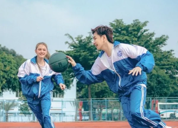 Lou Hoàng tung MV mới trước khi 'chinh chiến' tại 'Anh trai say hi'