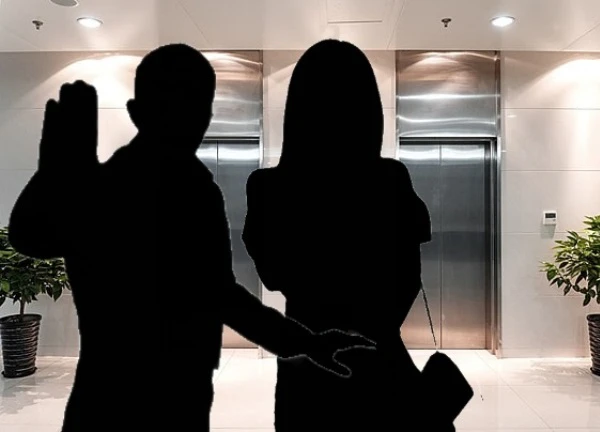 Nóng: 1 nghệ sĩ bị tố đuổi người khỏi thang máy sân bay vì thích riêng tư