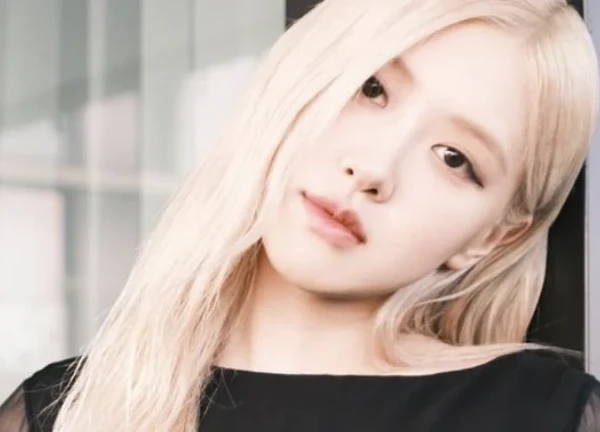 Rosé thảo luận hợp đồng solo; Riize và bộ đôi Seventeen phát hành MV cùng ngày