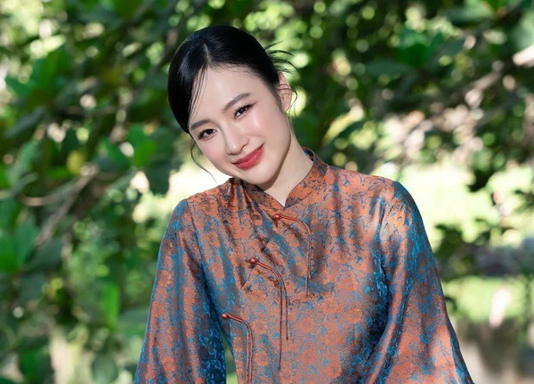 Angela Phương Trinh vẫn livestream bán hàng giữa lùm xùm, netizen đòi tẩy chay
