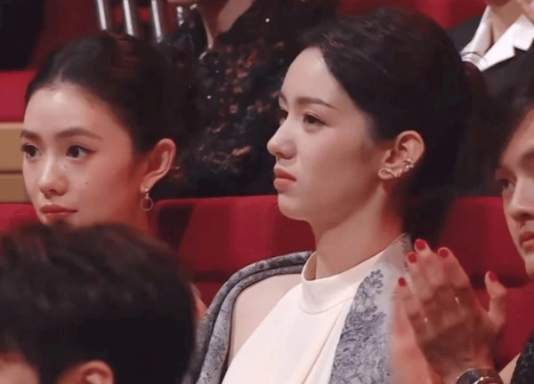 Clip: Sao nữ b.ị ghé.t nhất showbiz cố tình đẩy mỹ nhân "đẹp chấn động thế gian" vào thế khó trước camera giữa scandal?