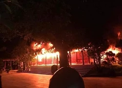 Hue: Thuyen Lam Pagoda burned fiercely, many furniture in the main hall area was burned