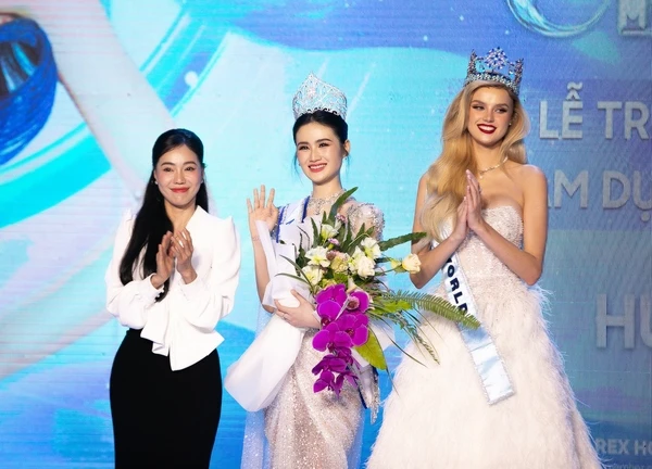 Mai Phương bất ngờ vắng mặt trong buổi trao sash cho Ý Nhi, đương kim Miss World gâ.y số.c visual