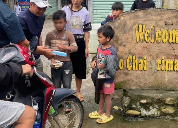 Tìm thấy hai em đi bắt cá không về ở Sapa, 3 ngày nhịn đói trên mái trường học