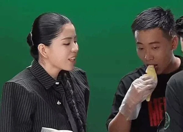 Vụ Quang Linh Vlog bị chê ăn sầu riêng quá nhiều trên livestream: Vẫn còn kịp cứu vãn