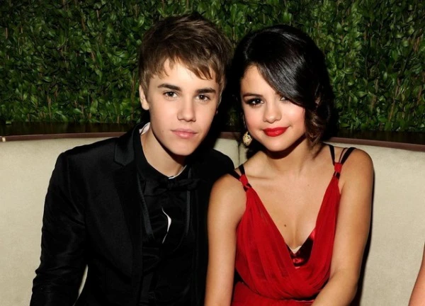 Justin Bieber bỗng xóa ảnh cũ với Selena Gomez 11 năm trước
