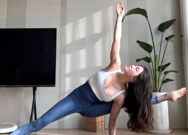 Ngắm đường cong 'gây mê' của HLV Yoga quyến rũ nhất Hàn Quốc, từng gây 'bão' mạng châu Á