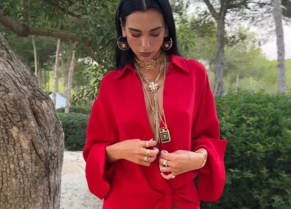 Thời trang từ nhà ra phố đến sự kiện của ngôi sao nhạc Pop Dua Lipa