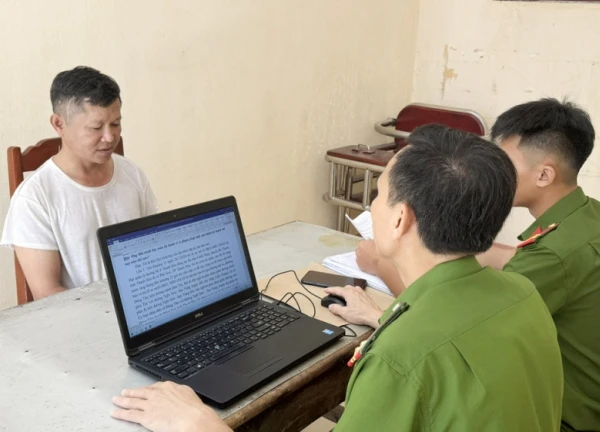 Hạt phó Hạt Quản lý đường bộ trộm 21 biển báo giao thông