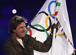 Tom Cruise nhảy bung nóc, tiếp đất choáng váng ở bế mạc Olympic Paris 2024