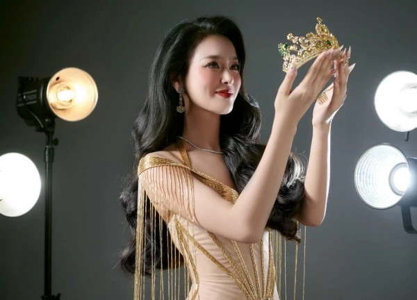 Á hậu Vbiz hot nhất Đảo Thiên Đường chính thức chinh chiến Hoa hậu Liên lục địa