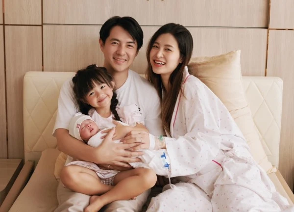 HOT: Đông Nhi đã sinh con gái thứ 2, hé lộ thông tin đặc biệt