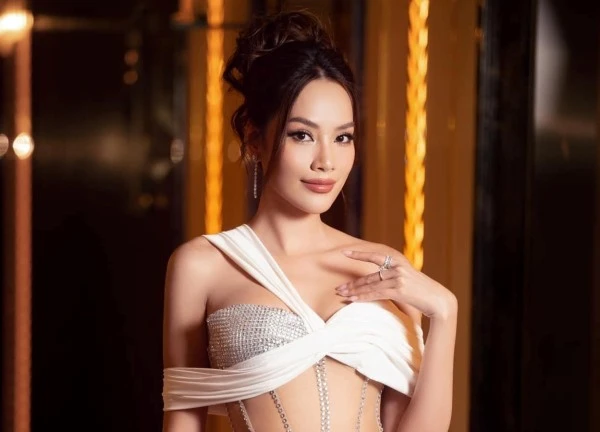 Lê Hoàng Phương mặc gợi cảm, tiết lộ vai trò mới sau nhiệm kỳ Miss Grand Vietnam