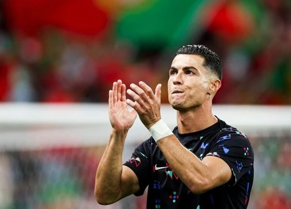 Ronaldo có thể kiếm bao nhiêu tiền từ YouTube?