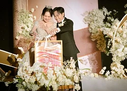 Anh Duc's wedding: The bride and groom performed a strange ritual, leaving all the guests bewildered.