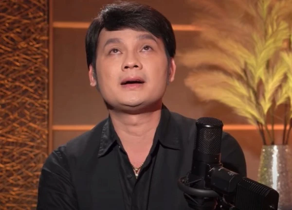 Một nam NSƯT: "Tôi xin lỗi mọi người, tôi ngồi trên ô tô mà khóc lã chã"