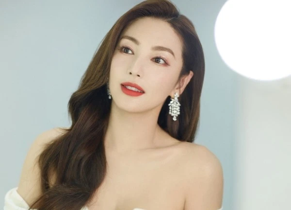 Tình trường ồn ào của "mỹ nhân ngư" Trương Vũ Kỳ