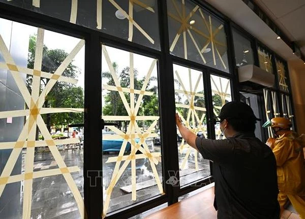 Trung Quốc gấp rút chuẩn bị đề phòng khi bão Bebinca đến gần