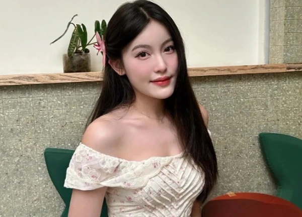 Bị lộ hình ảnh riêng tư, bạn gái HIEUTHUHAI có pha xử lý EQ cao!