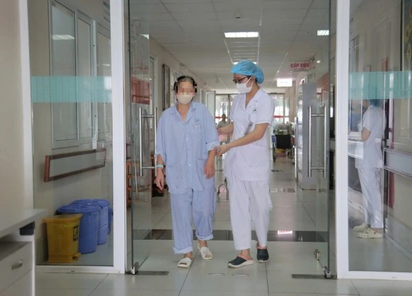 Hai người mẹ hiến thận cứu 2 con bị suy thận mãn