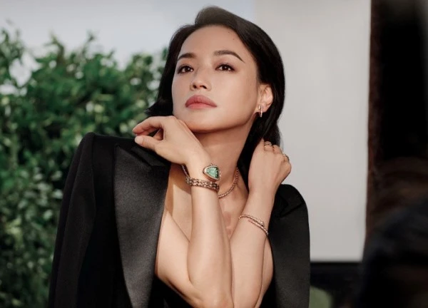 Mỹ nhân đẹp như tạc tượng, từng có tuổi thơ cơ cực, phải bỏ học để mưu sinh từ năm 17 tuổi: U50 không sinh con, đẹp hơn thiếu nữ 20
