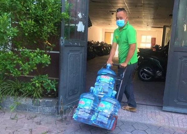 Nghệ An: Khẩn trương xét nghiệm nước sau khi hàng chục cư dân một chung cư đau bụng