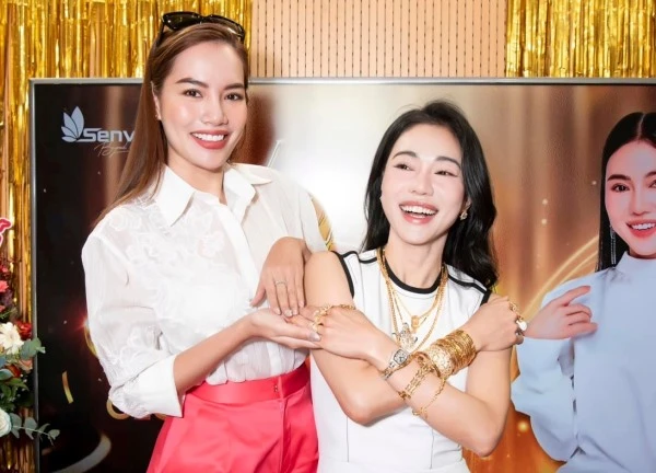 Người đẹp Vbiz ẩn ý bị chèn ép, "bà trùm Hoa hậu" liền đăng đàn nói 1 câu cực căng?