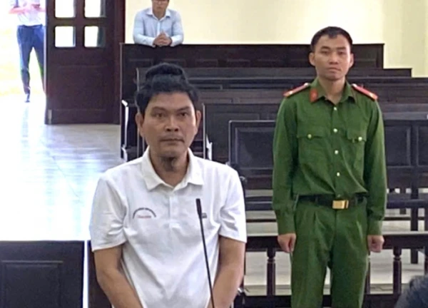 Nhận rõ hành vi chống người thi hành công vụ là sai trái, bị cáo rút đơn kháng cáo