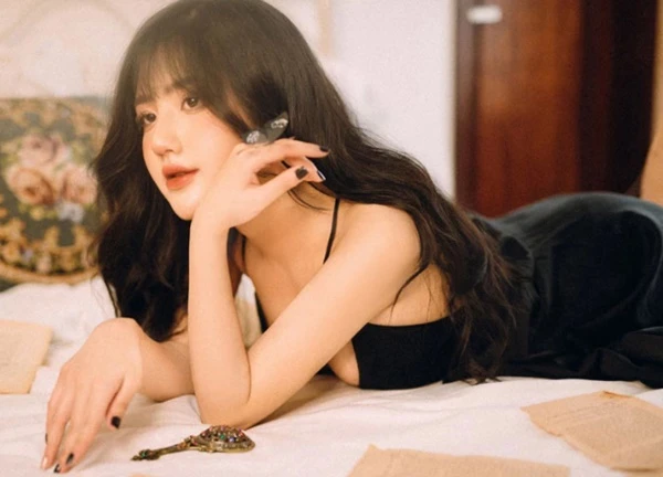 Nhan sắc streamer 9x khiến cộng đồng game thủ Việt Nam "tan chảy"
