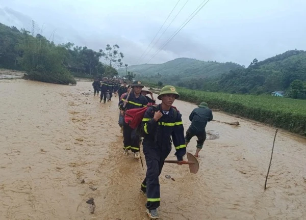 Tìm thấy thêm 1 thi thể nạn nhân tại thôn Làng Nủ