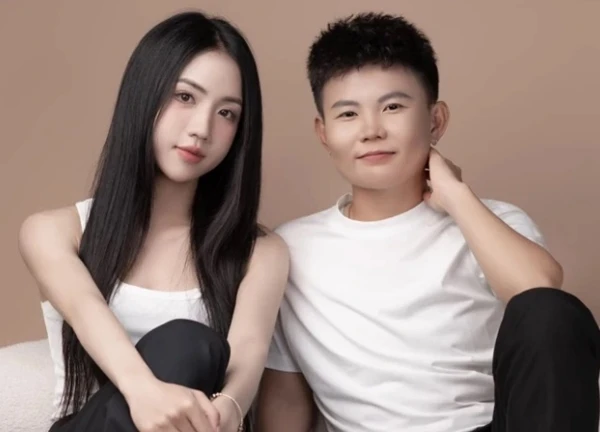 Tình chị em ở đội tuyển nữ Việt Nam "gương vỡ lại lành", công khai ảnh cực thân mật