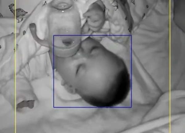 Hình ảnh sau camera trong phòng ngủ lúc 2h đêm khiến mọi người ồ ạt xin vía: "Thế giới cũng chỉ đến thế là cùng"