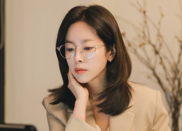 Sắc vóc 'chị đẹp' Han Ji Min ở tuổi 43