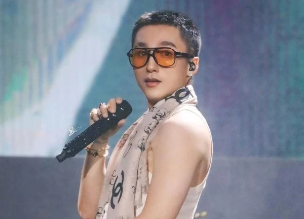 Sơn Tùng lại "chiêu trò" vào đêm giao thừa: Lần thứ 3 cho fan "leo cây" nhưng vẫn chốt 1 câu "căng cực"!