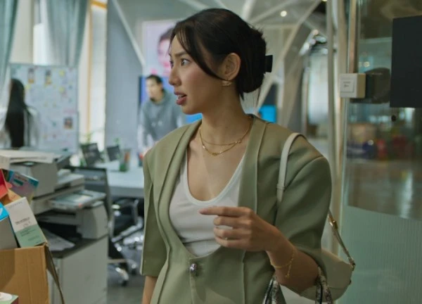 Thùy Tiên tham vọng livestream đạt 100 tỷ trong teaser trailer phim 'Chốt đơn!'