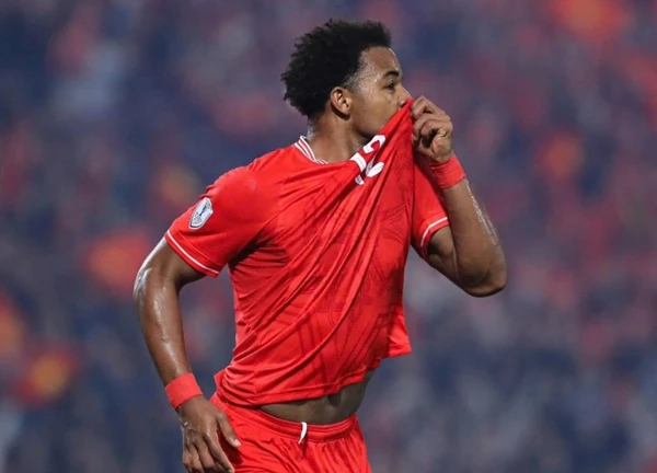 Tự hào: Báo Anh xếp Nguyễn Xuân Son trên cả siêu sao Mbappe ngay ngày đầu năm mới