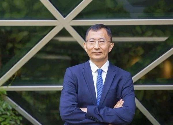 25 tuổi làm tiến sĩ Harvard, 37 tuổi trở thành giáo sư Stanford