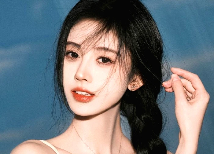 Mỹ nữ 4000 năm bị chê "giả từ đầu đến chân"