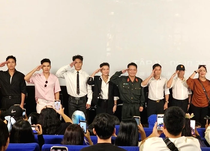 Quốc Thiên hoảng loạn không dám bắn súng, Phan Mạnh Quỳnh được khen hài hước