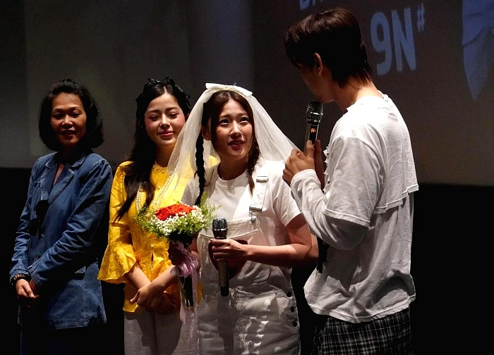 Clip hot: Em gái Trấn Thành được cầu hôn trước mặt hàng trăm người